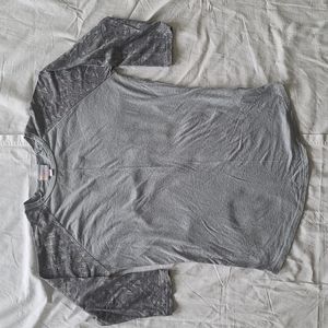 LulaRoe 3/4 sleeve gray Randy tshirt medium